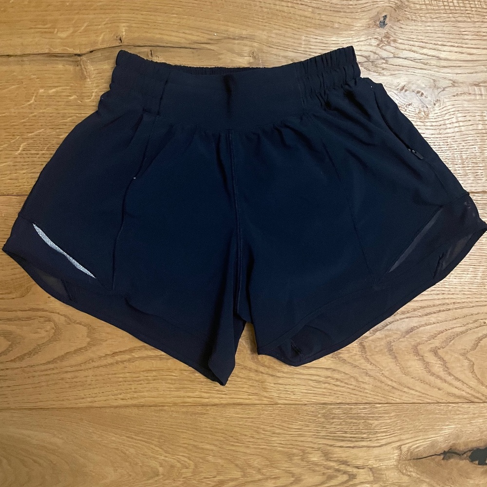 Lululemon hotty hot low-rise 4 inch size 2 true navy